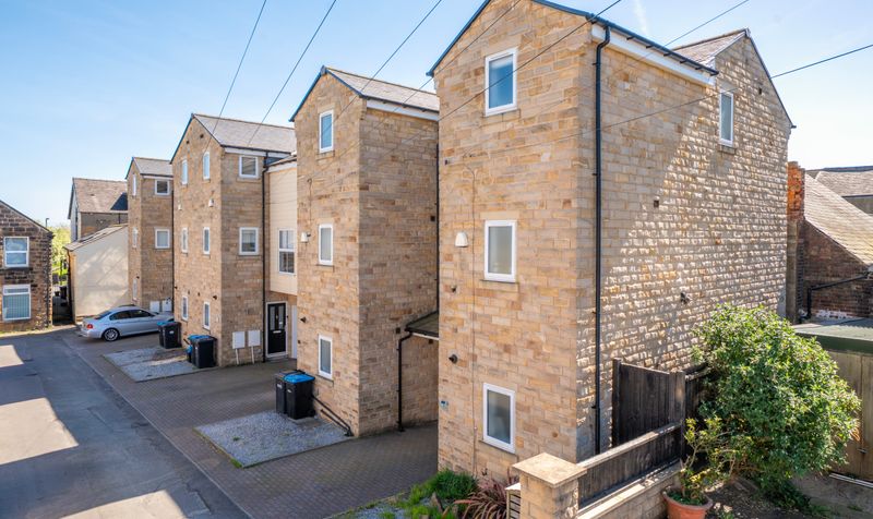 4 bedroom End of terrace house For Sale