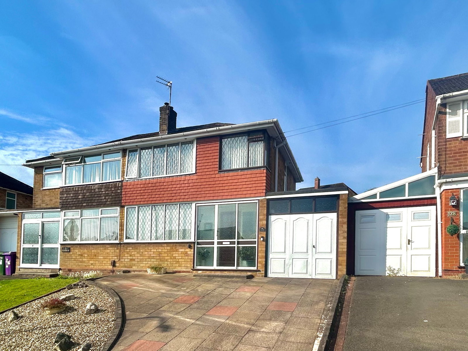 3 bedroom Semi-detached house For Sale