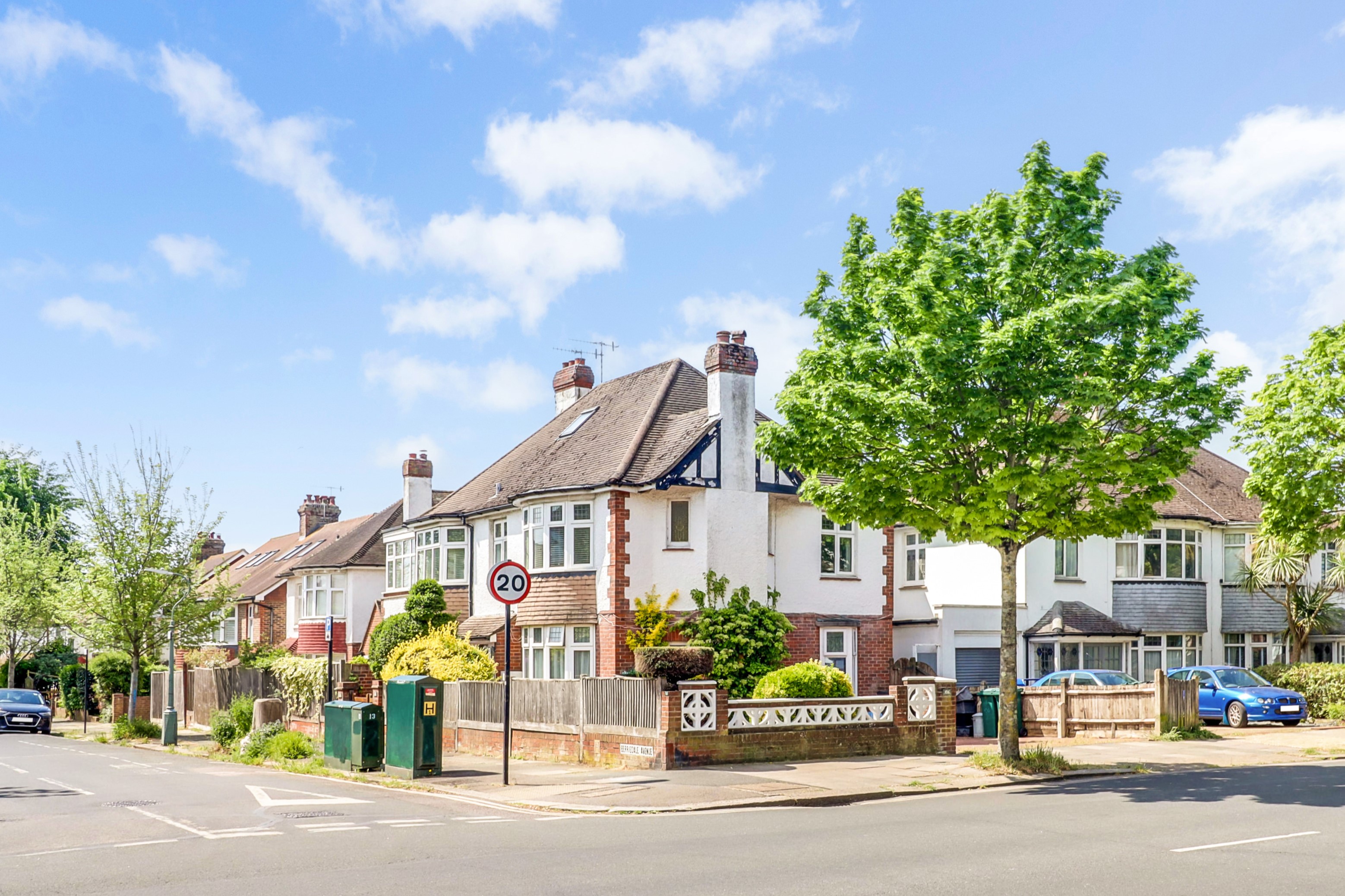 2 bedroom Flat For Sale