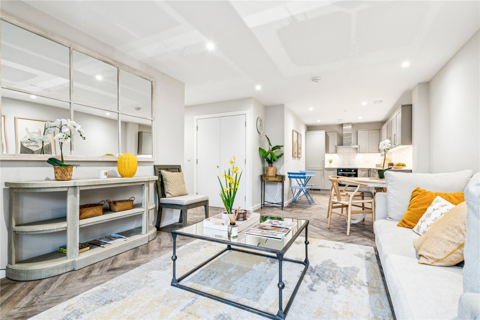 2 bedroom Flat For Sale