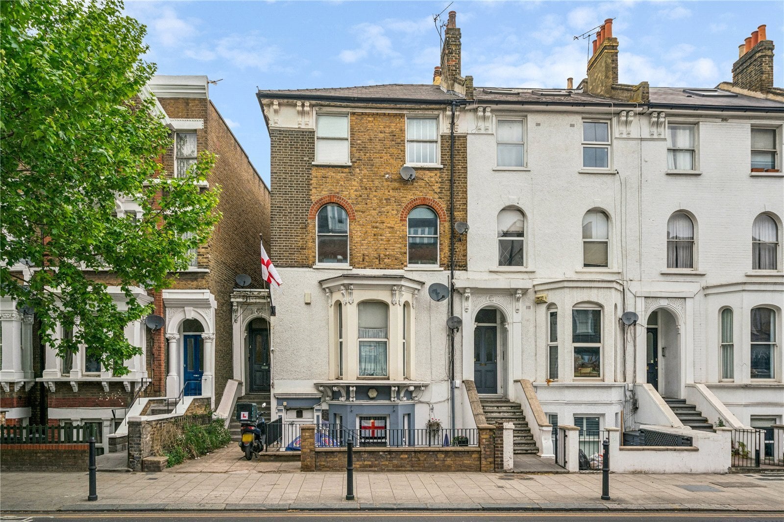2 bedroom Flat For Sale