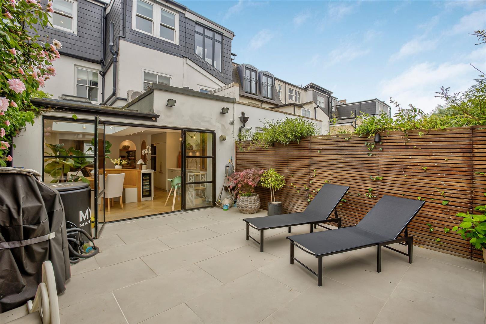 4 bedroom  To Let