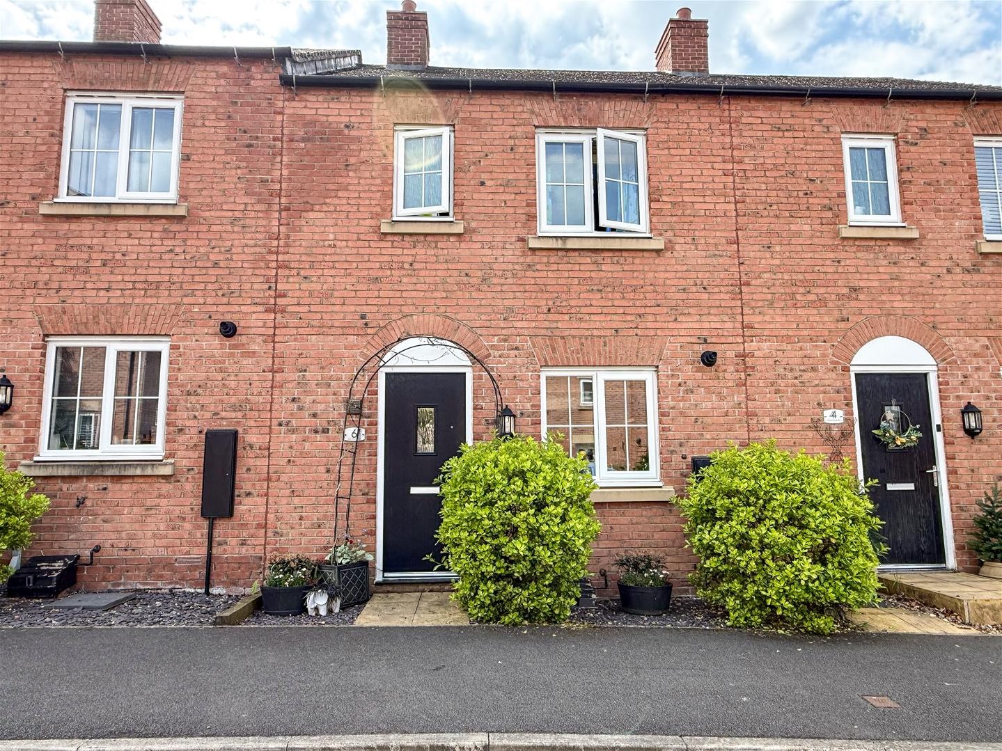 3 bedroom Link detached house Under Offer