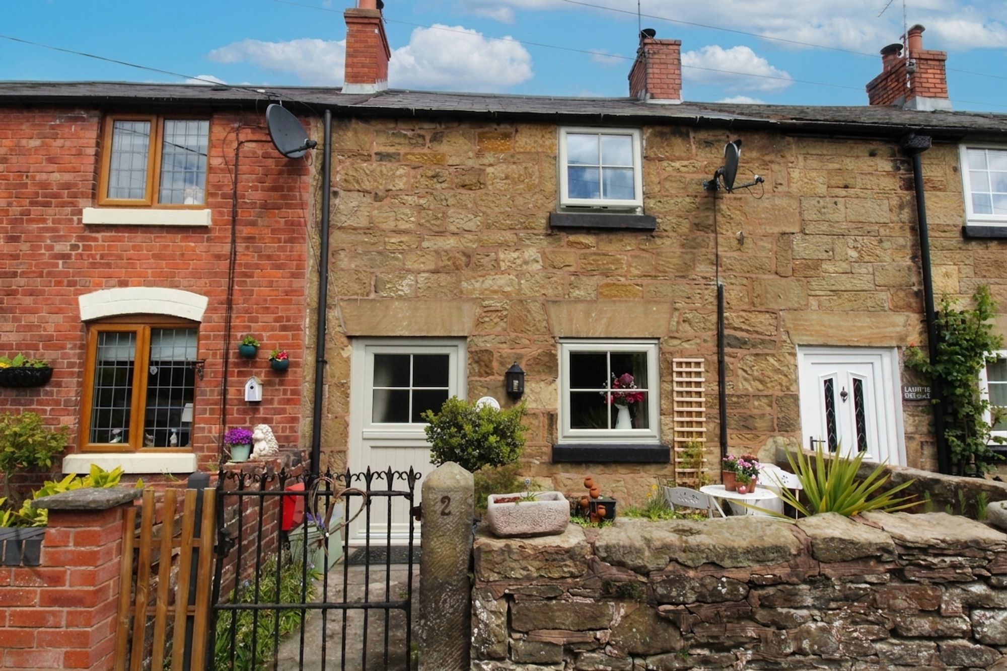 2 bedroom Terraced House Under Offer