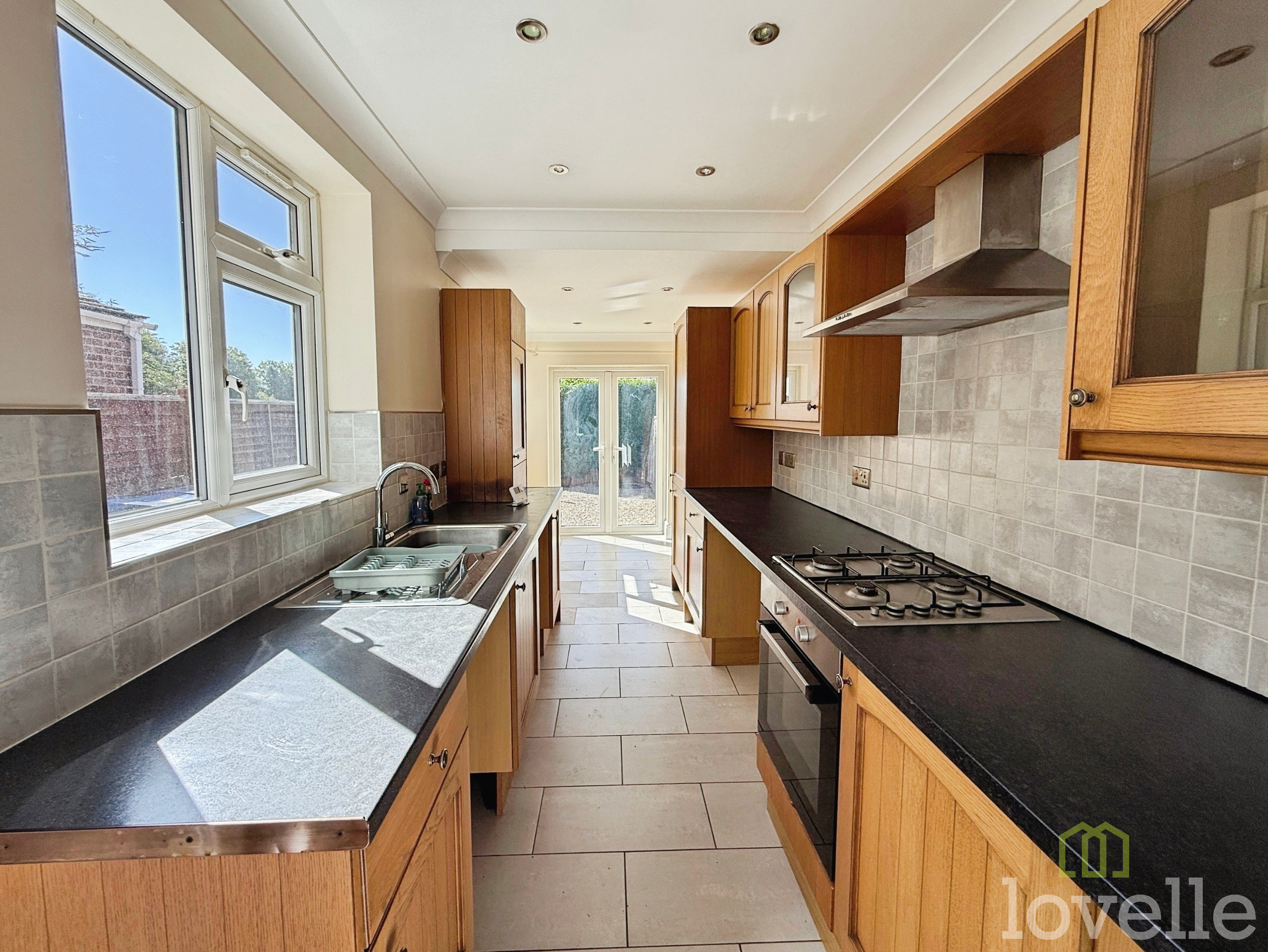 2 bedroom Semi-detached house To Let