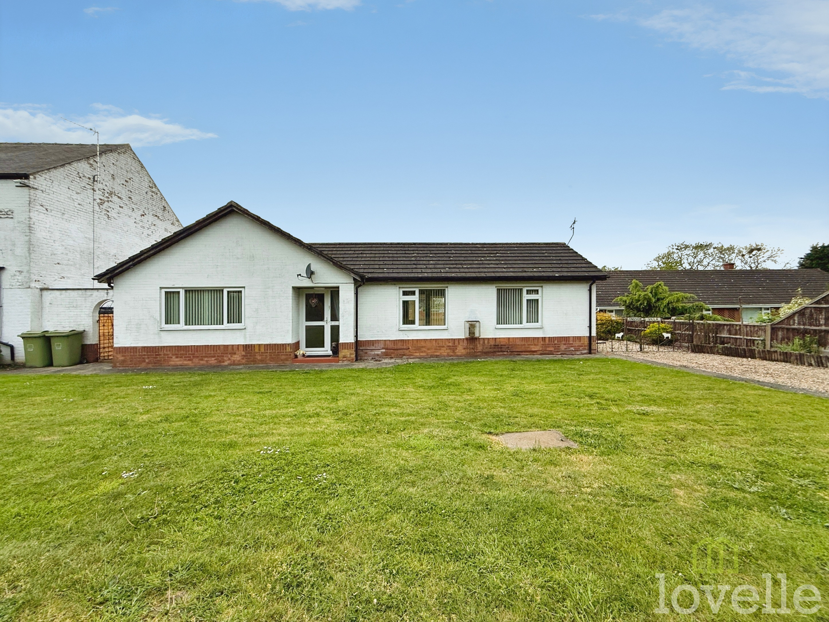 1 bedroom Detached bungalow To Let