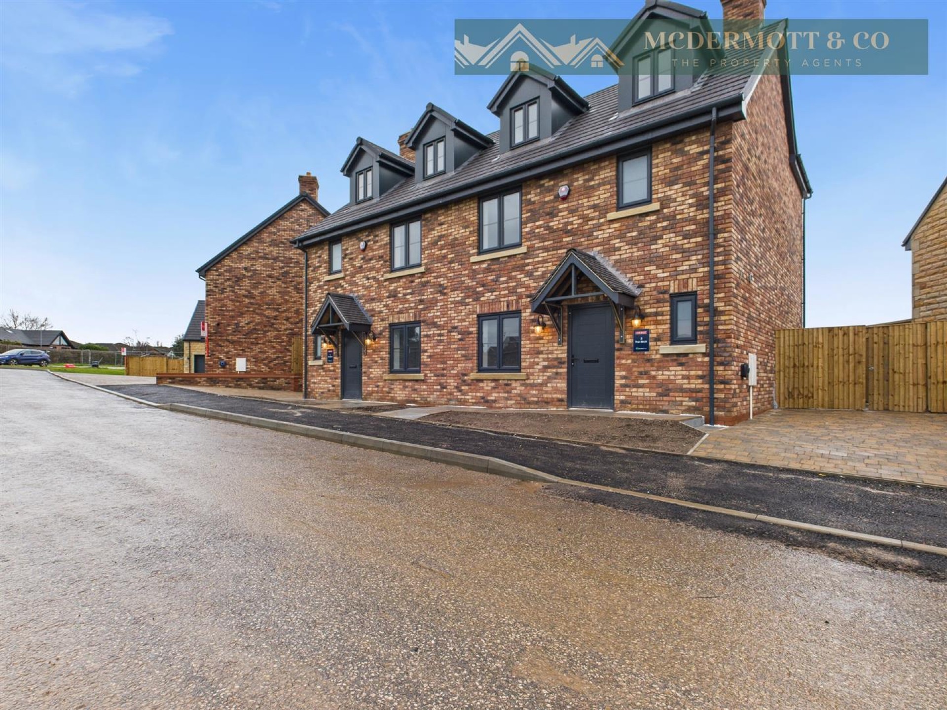 4 bedroom Semi-detached house For Sale