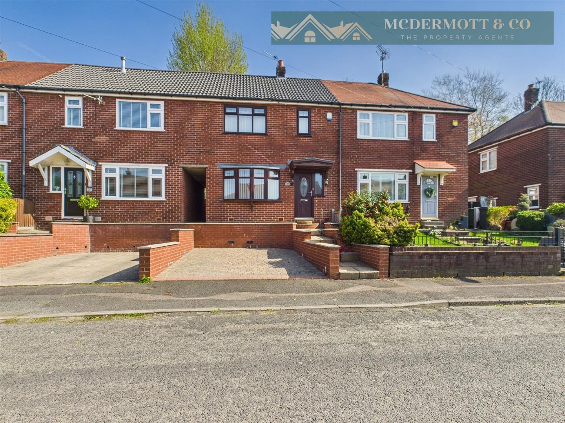 2 bedroom Semi-detached house Under Offer