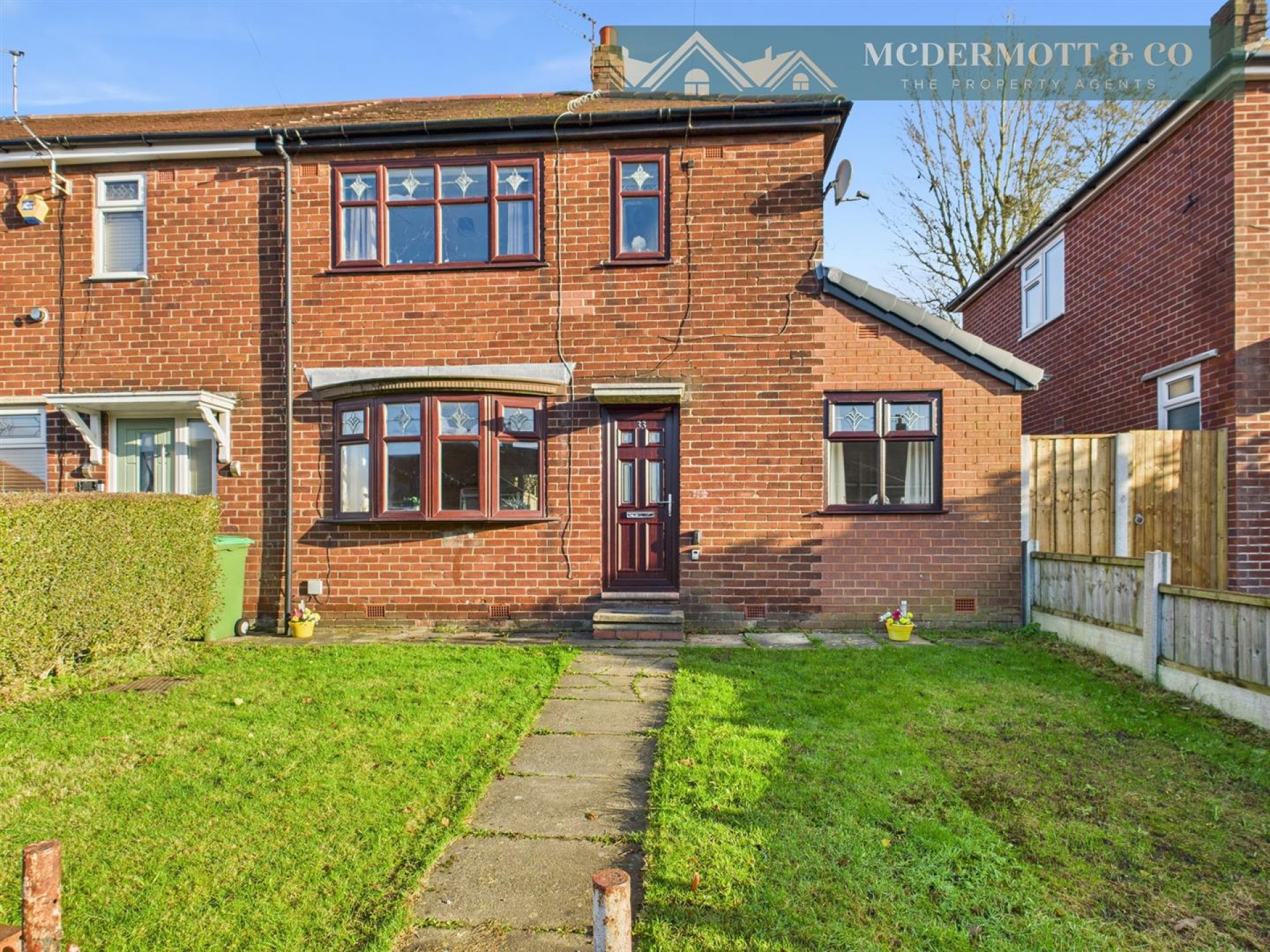 3 bedroom Semi-detached house Under Offer