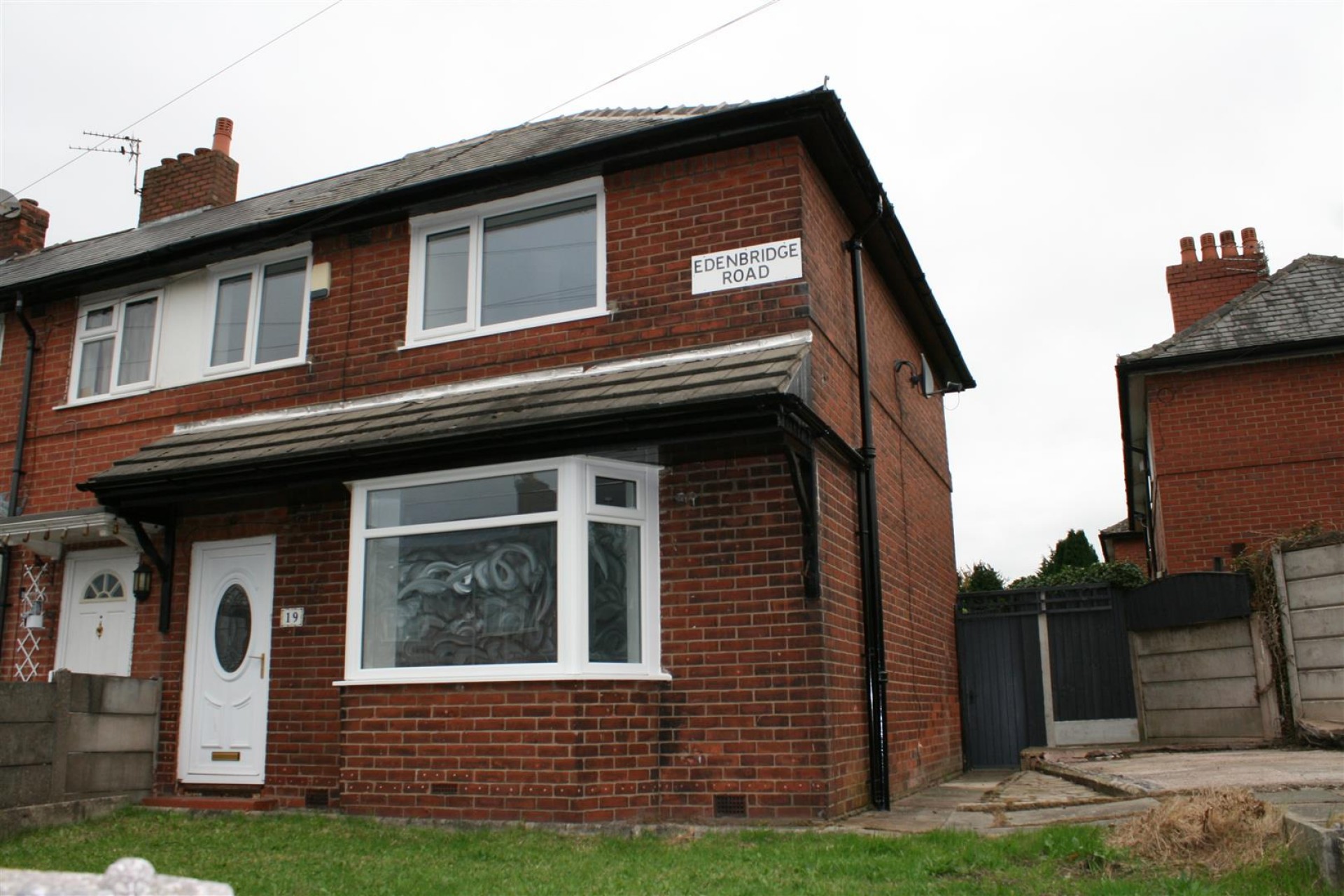 3 bedroom Semi-detached house Let