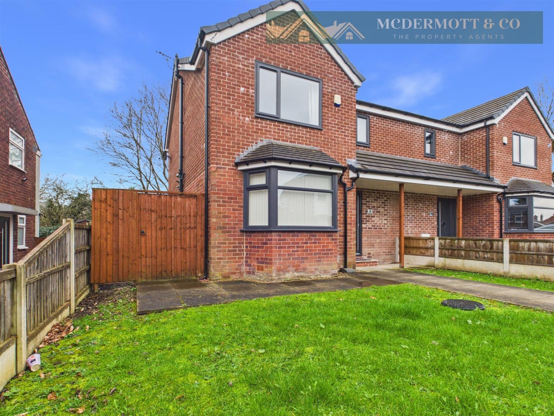 3 bedroom Semi-detached house For Sale