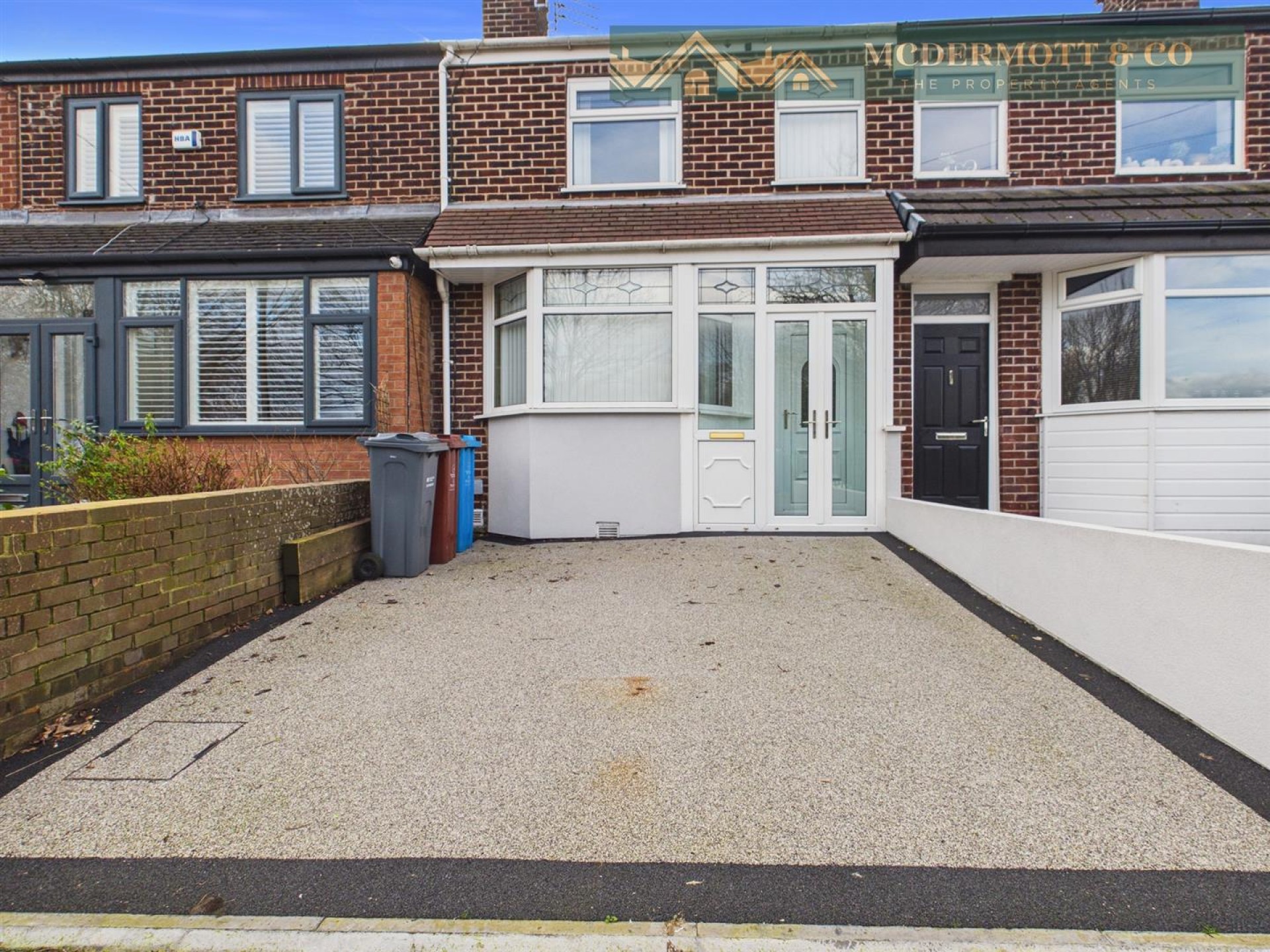 3 bedroom Semi-detached house Under Offer