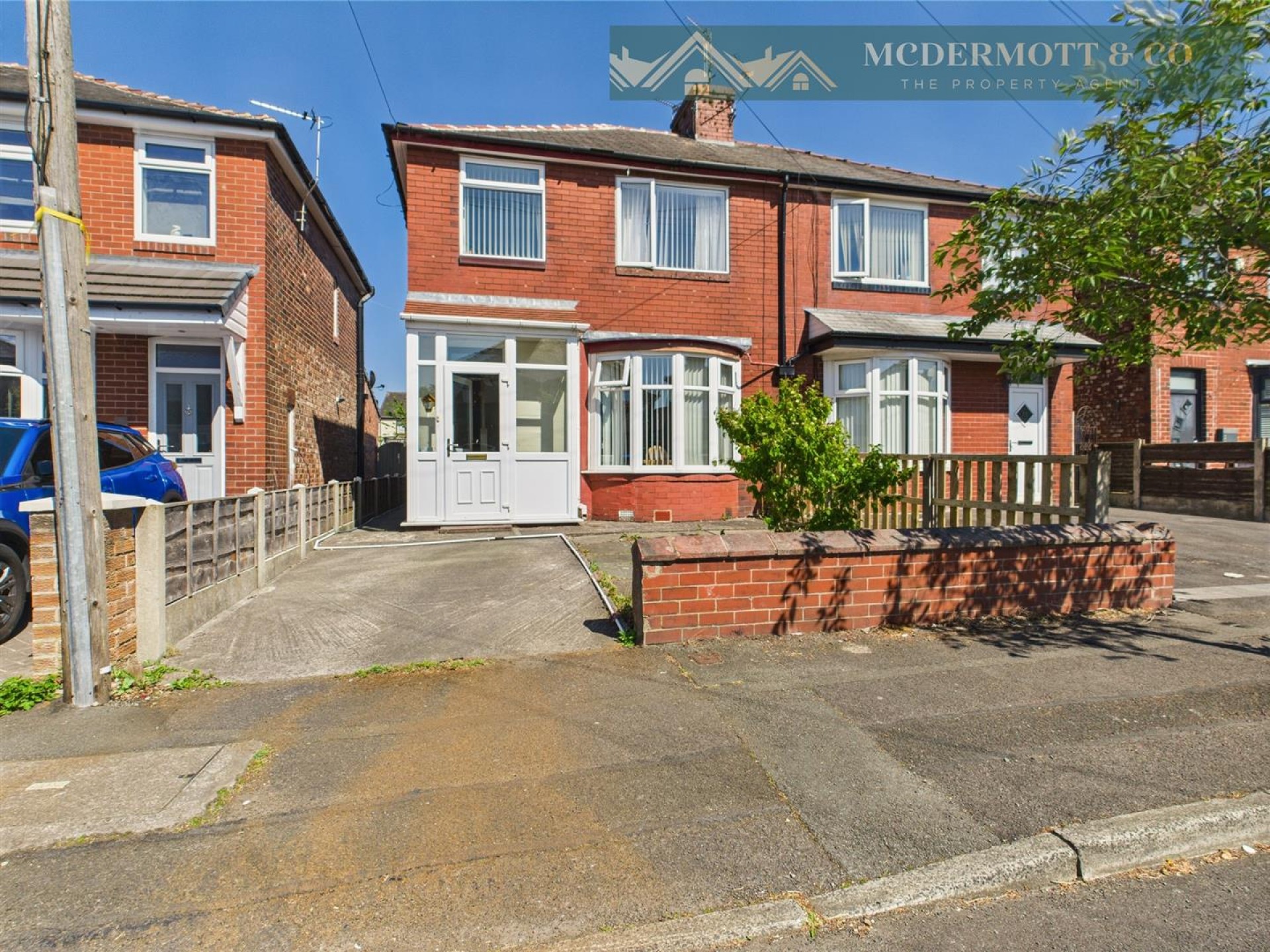 3 bedroom Semi-detached house Under Offer