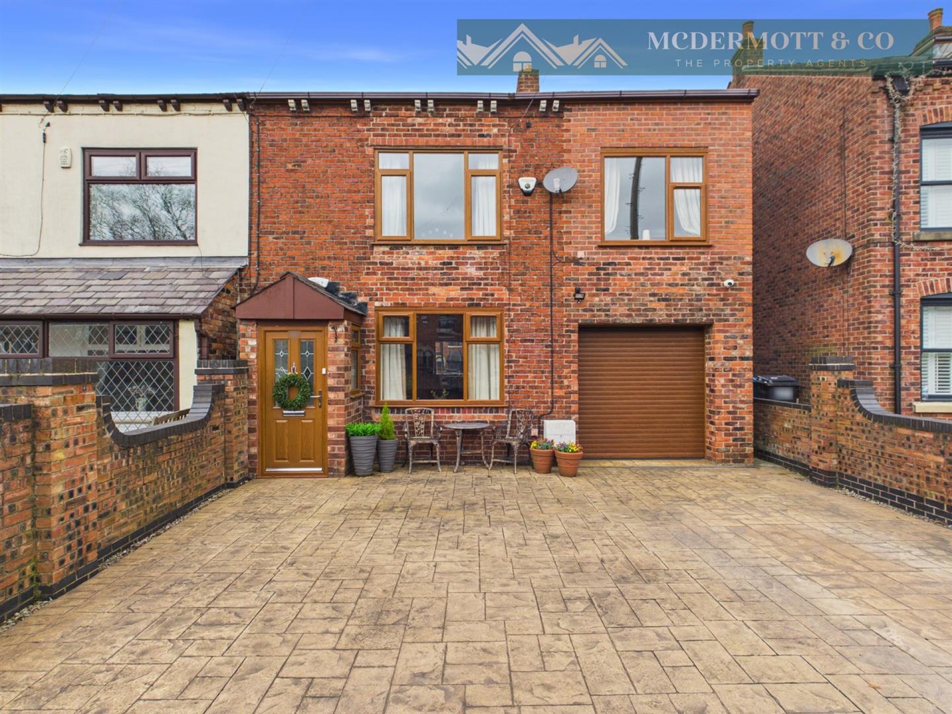 4 bedroom Semi-detached house Under Offer