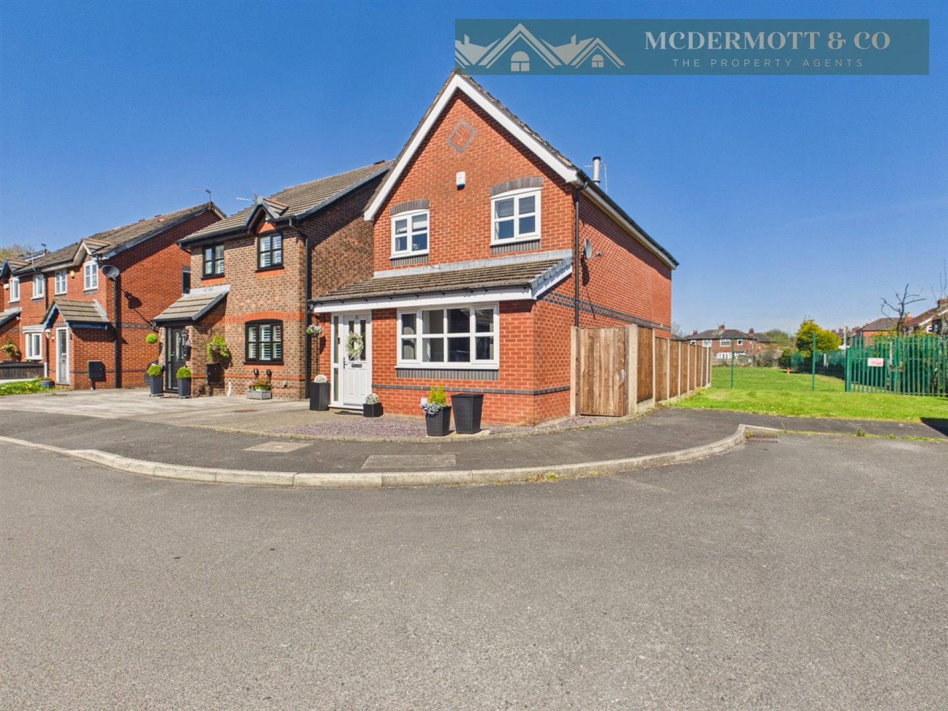 3 bedroom Detached house Under Offer