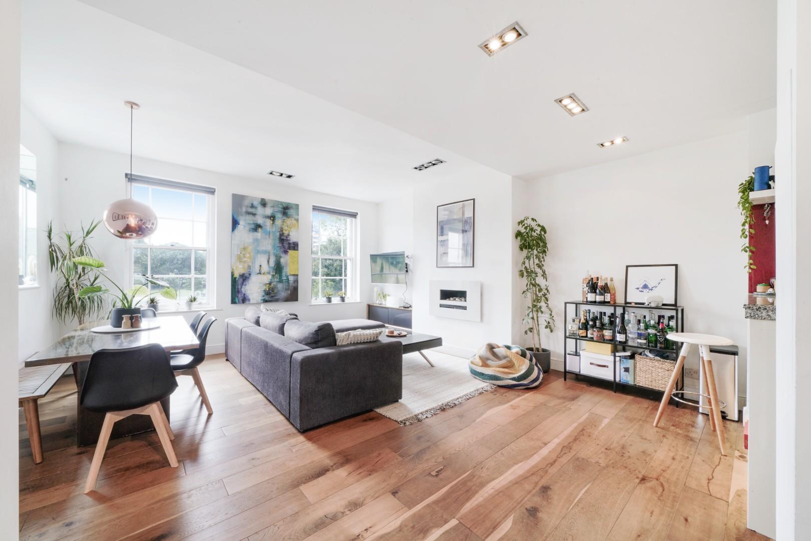 3 bedroom Flat share For Sale