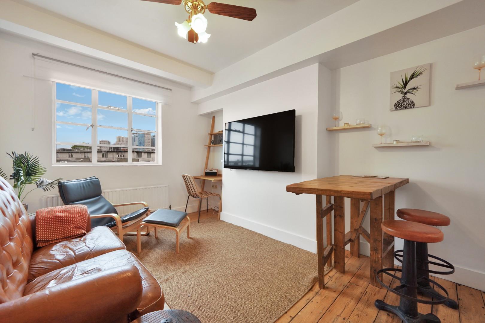 2 bedroom Flat To Let