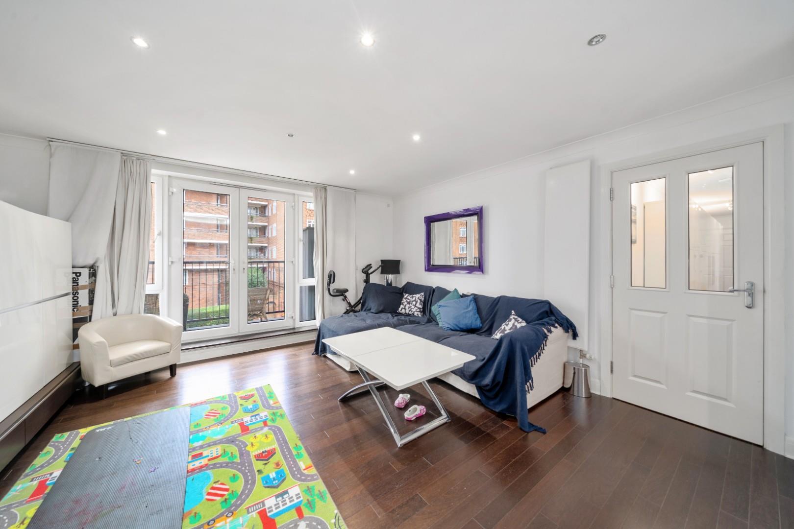 2 bedroom Flat For Sale