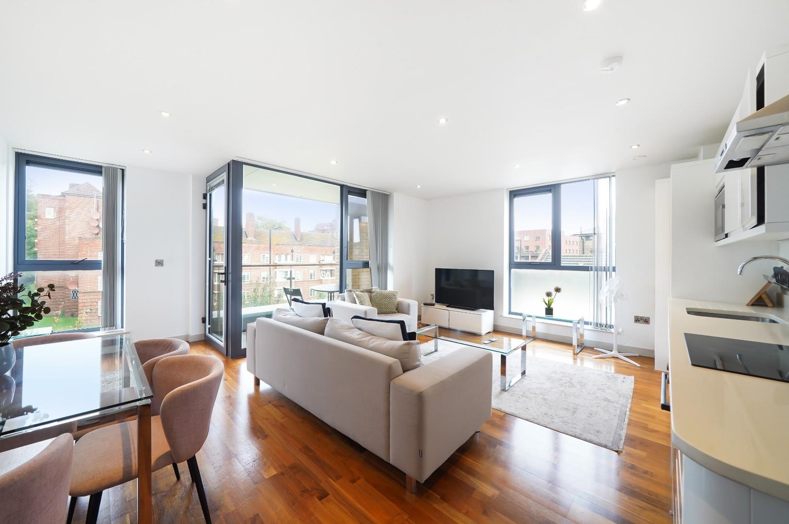 3 bedroom Flat For Sale