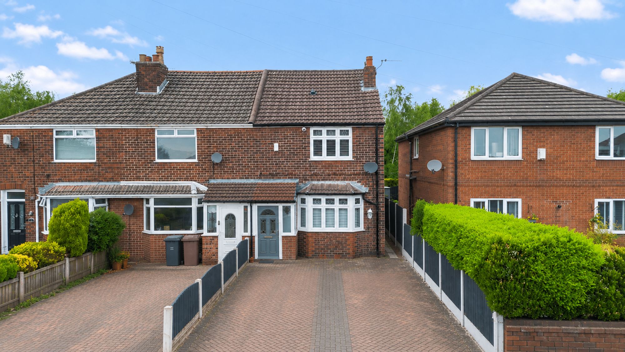 2 bedroom End of terrace house Under Offer