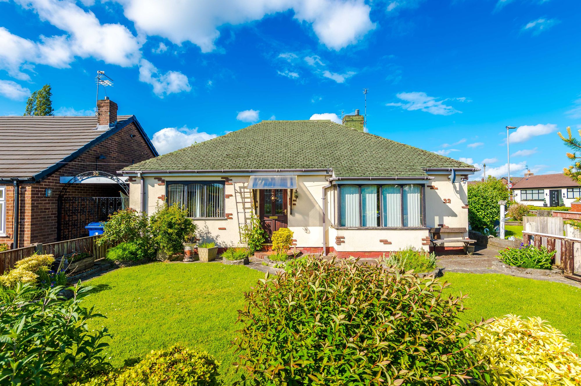 2 bedroom Detached bungalow For Sale