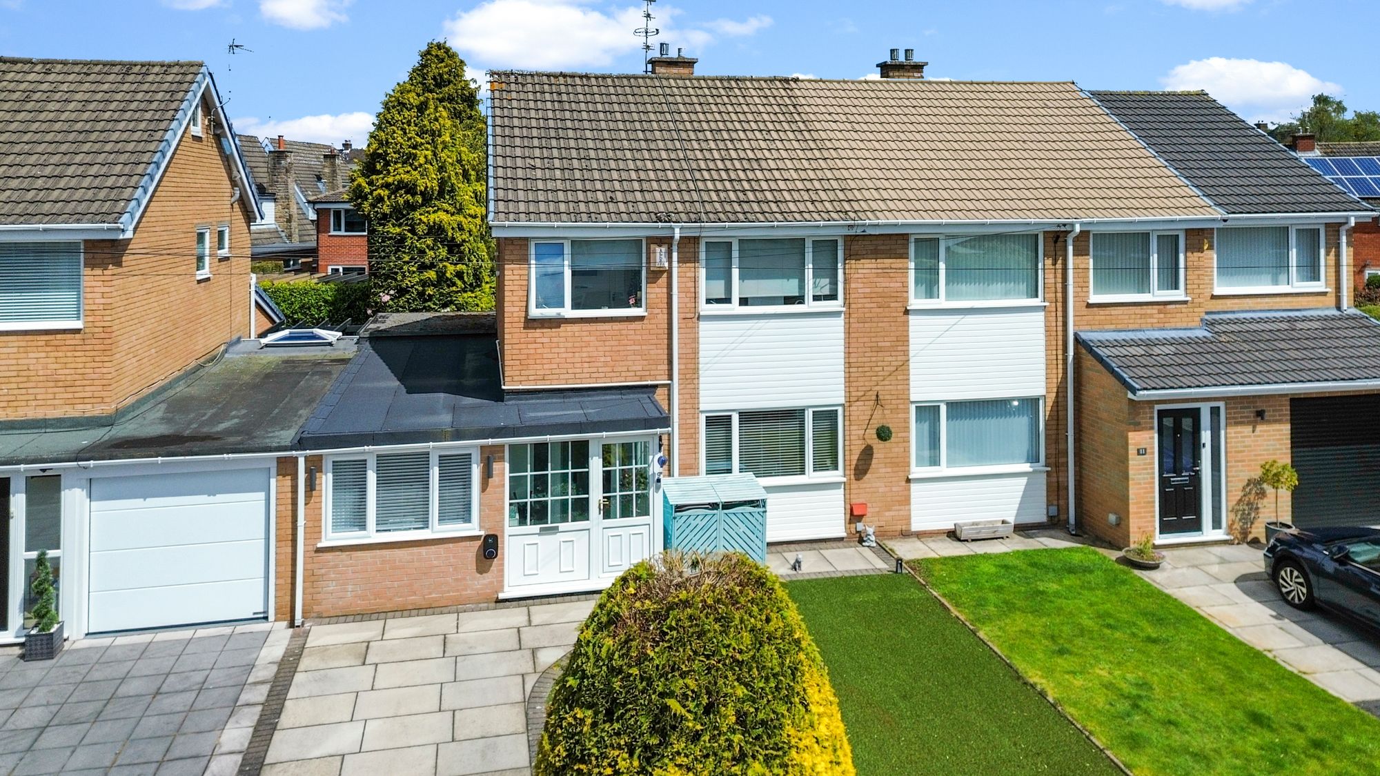 4 bedroom Semi-detached house Under Offer