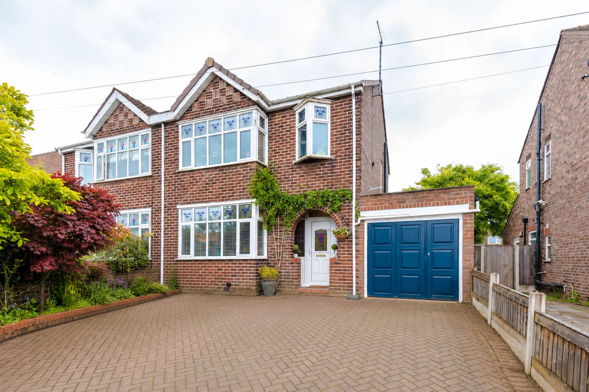 3 bedroom Semi-detached house For Sale
