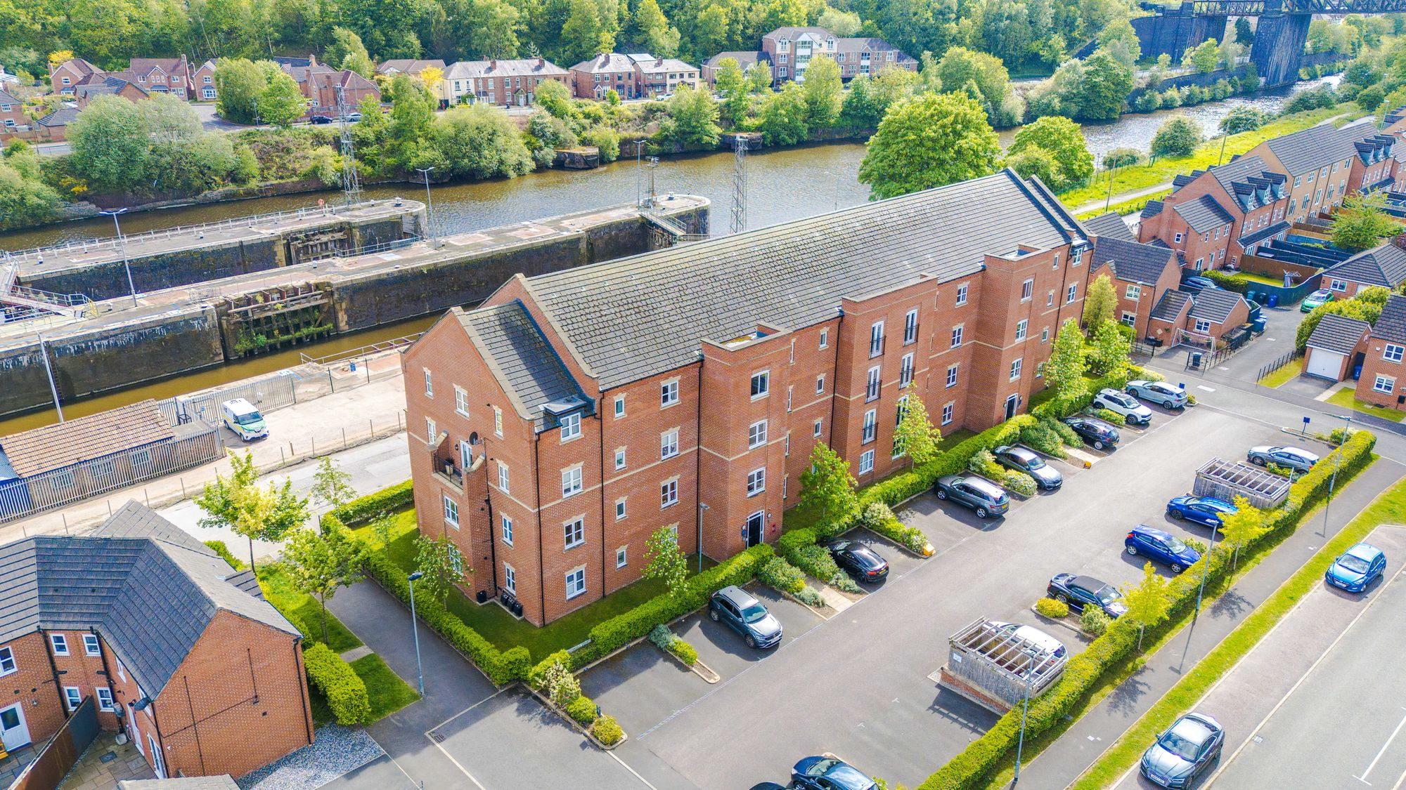 2 bedroom Flat share Under Offer