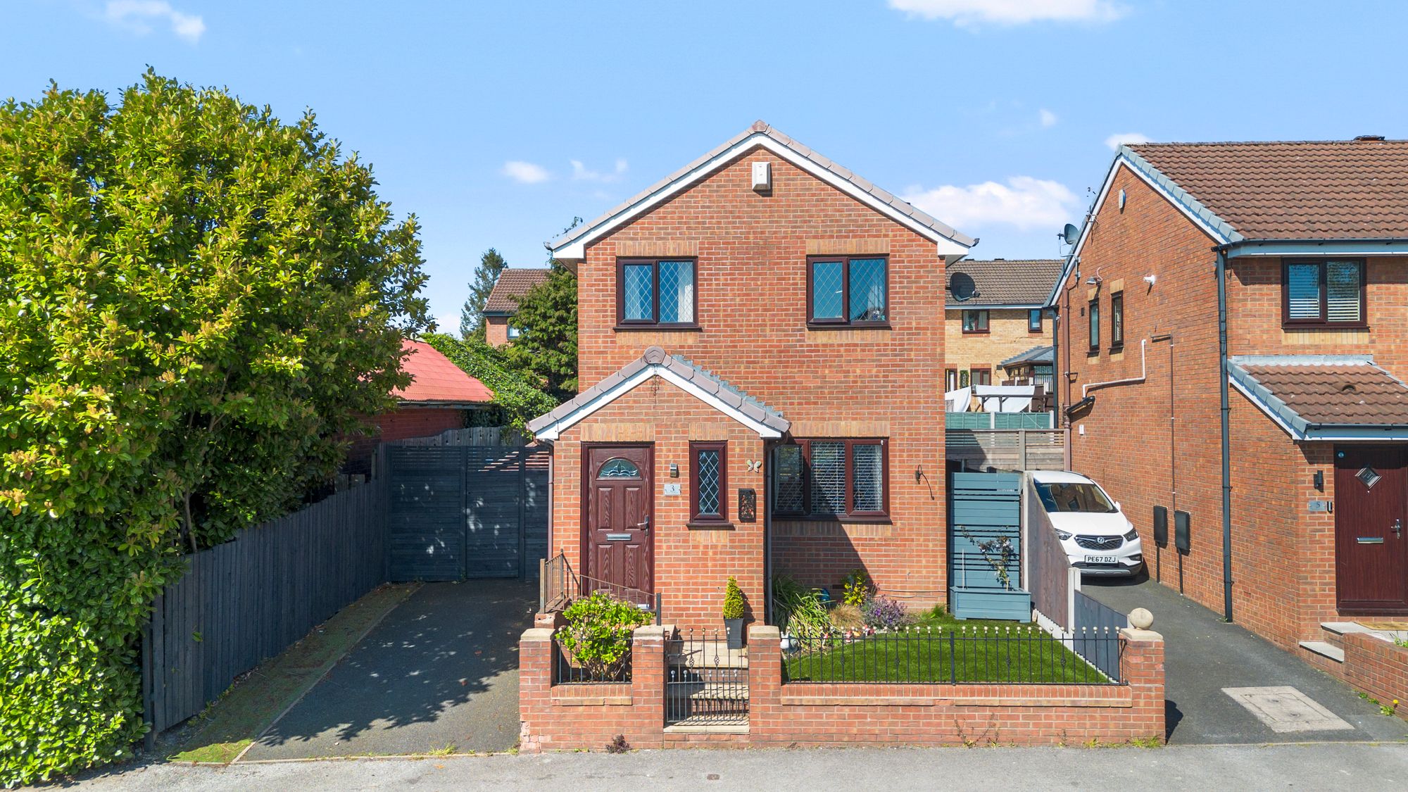 3 bedroom Detached house For Sale