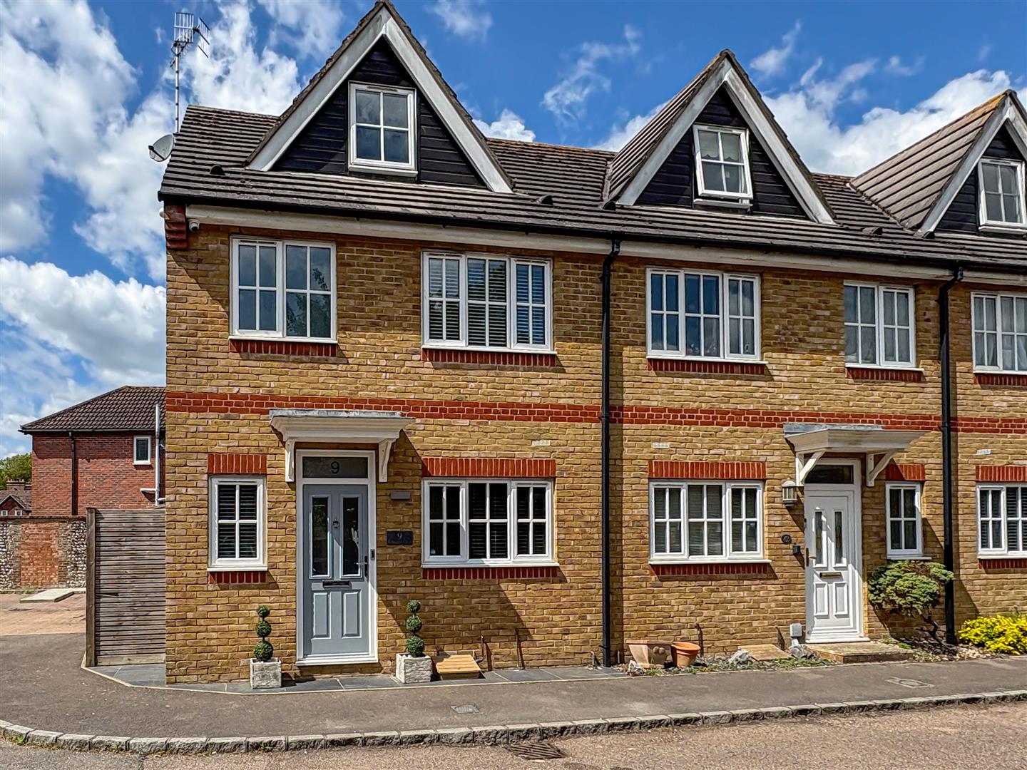 3 bedroom End of terrace house For Sale