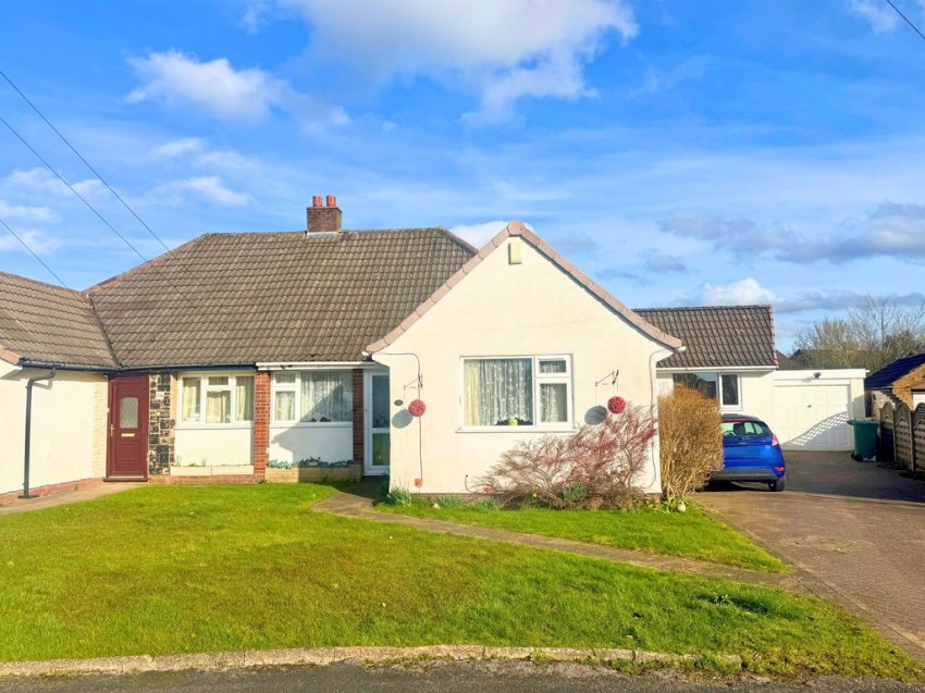 4 bedroom Detached bungalow Under Offer
