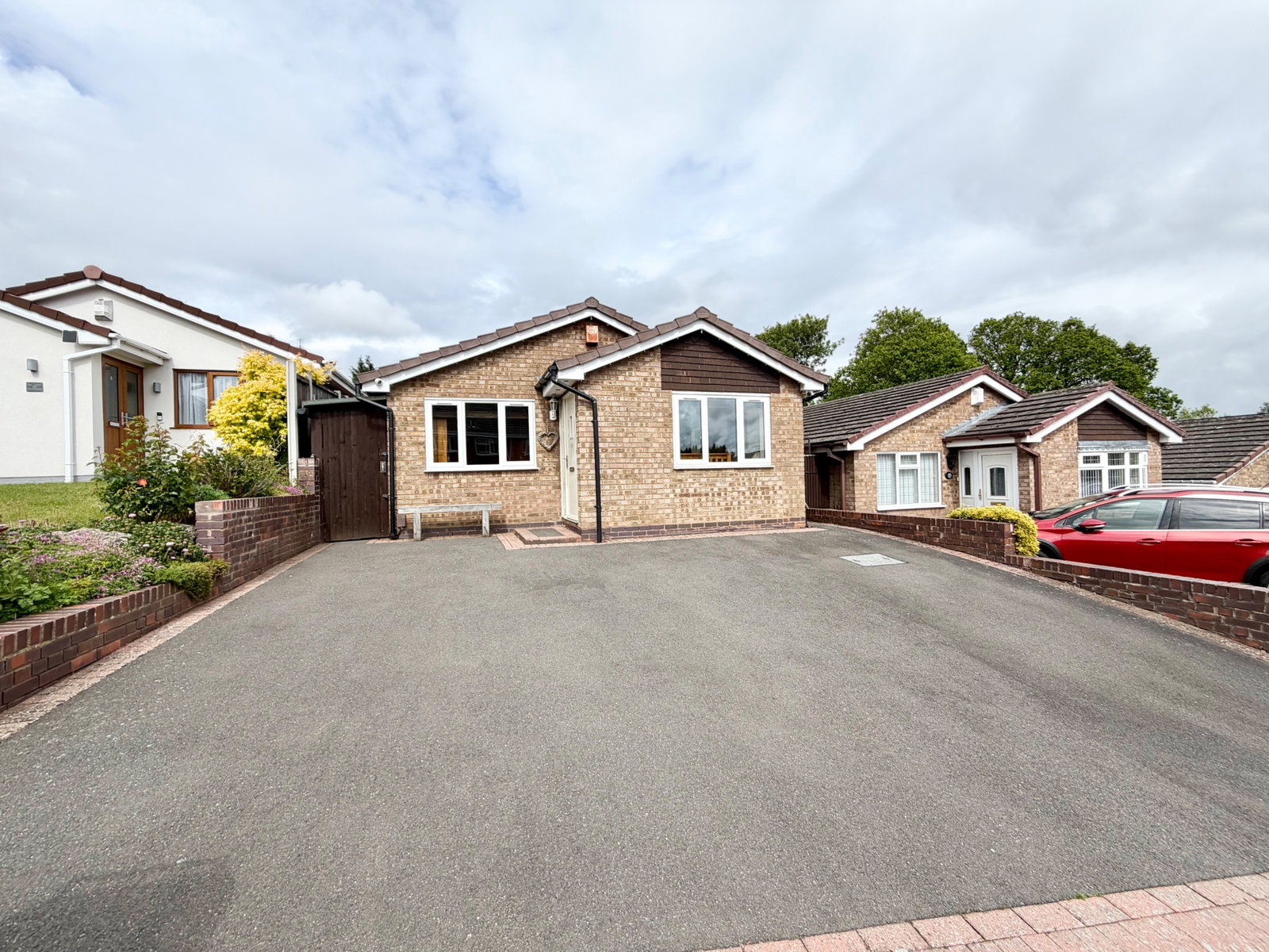 4 bedroom Detached bungalow For Sale