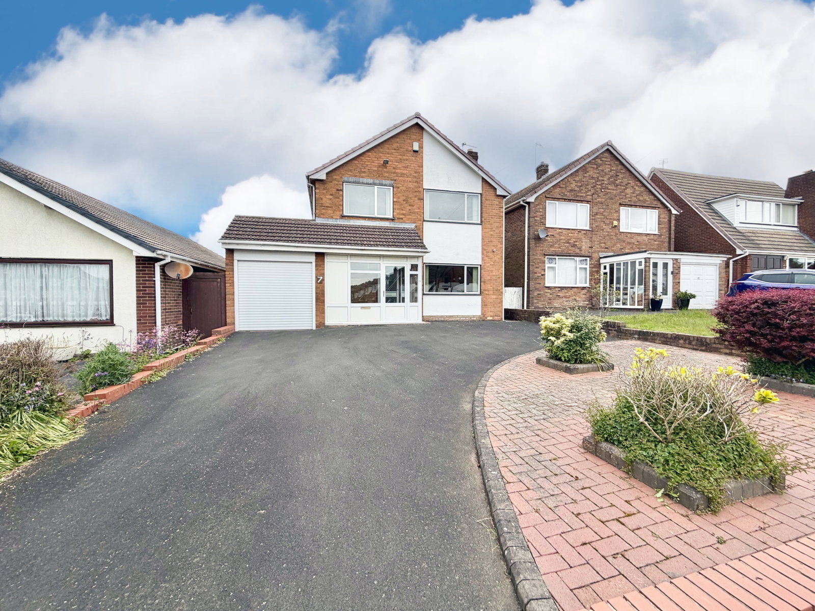 3 bedroom Detached house Under Offer