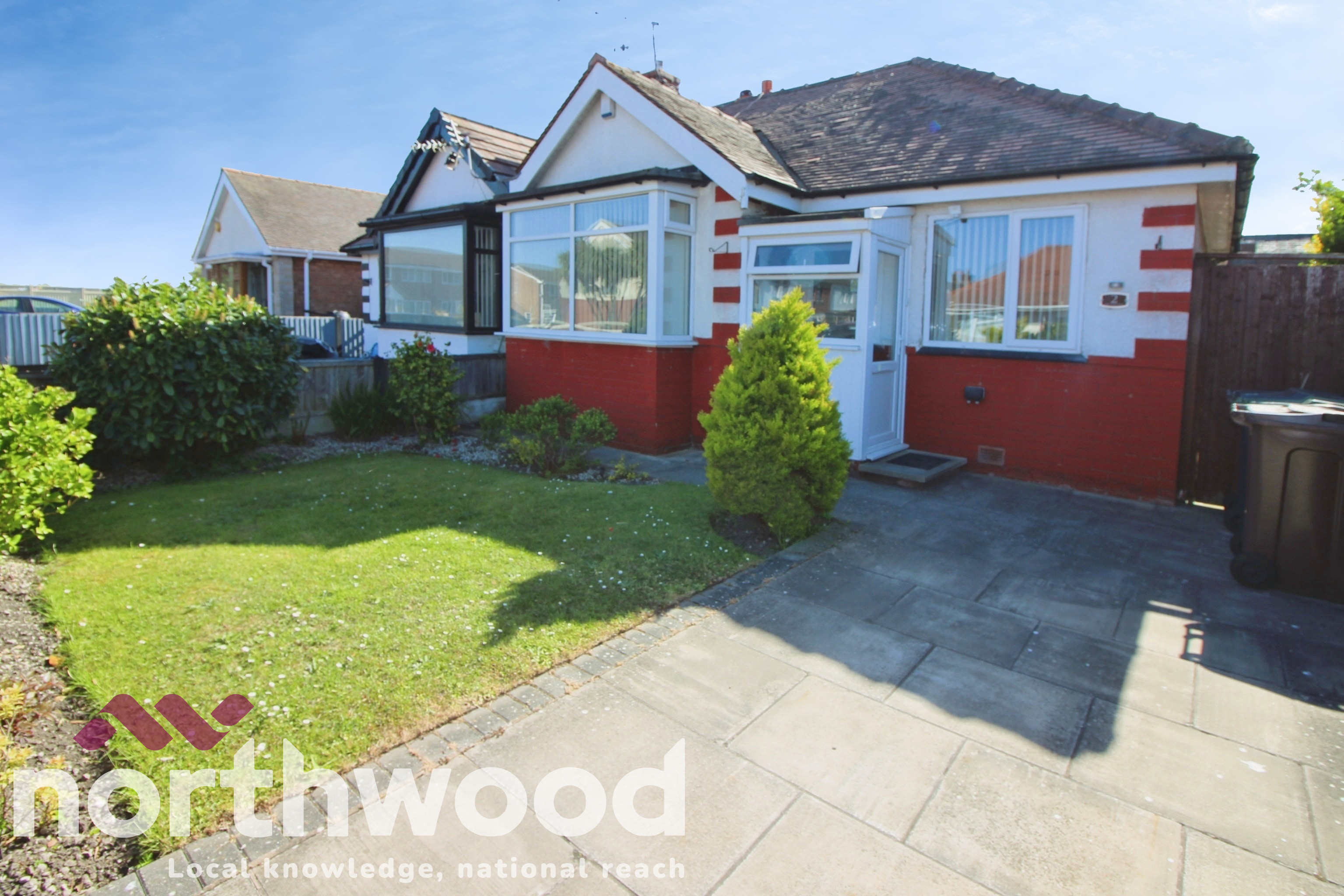 2 bedroom Detached bungalow To Let