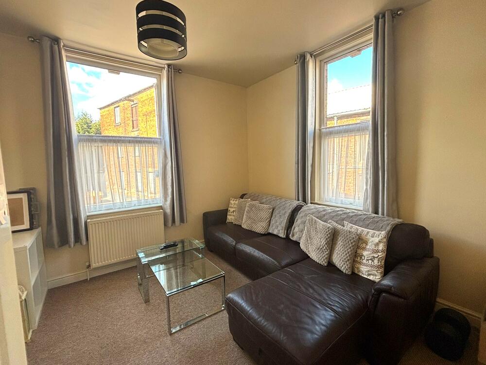  Flat To Let