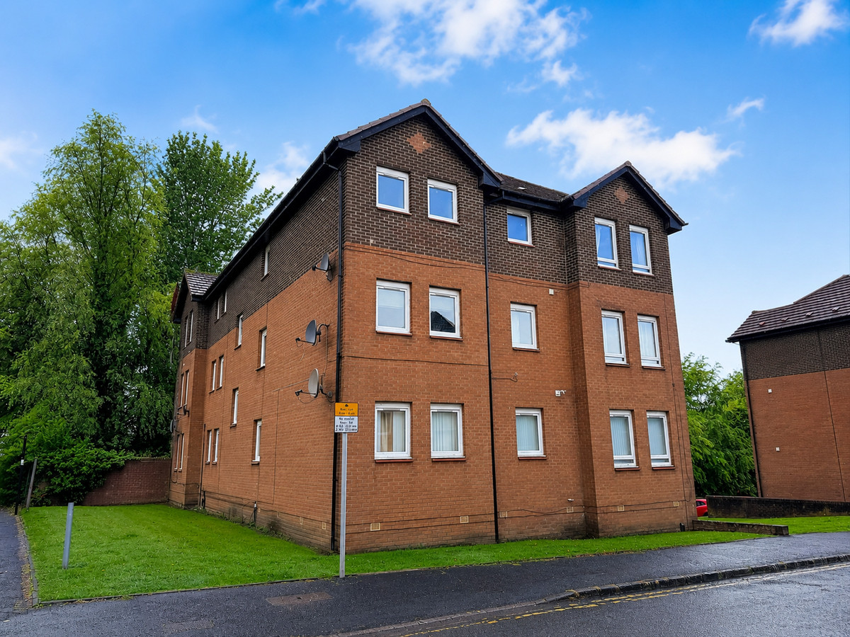 2 bedroom Flat To Let