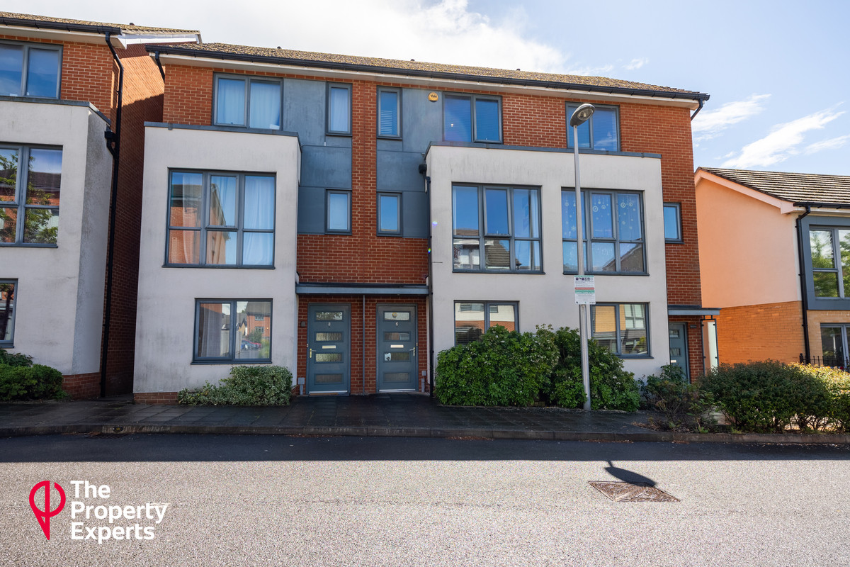 4 bedroom Terraced House For Sale