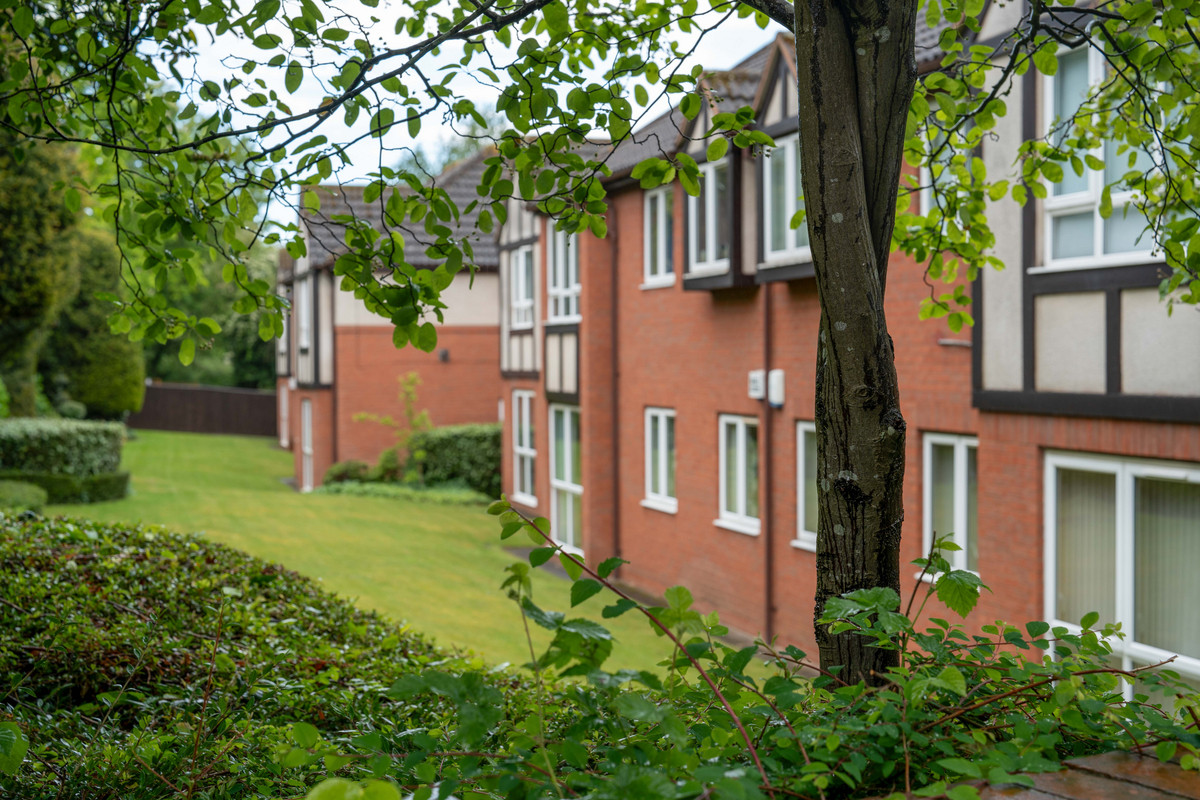 2 bedroom Ground floor flat For Sale