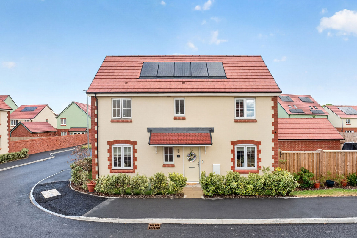 3 bedroom Detached house For Sale