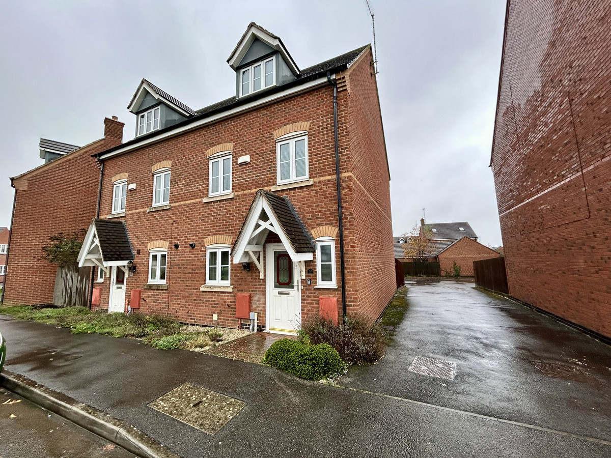 4 bedroom Semi-detached house For Sale