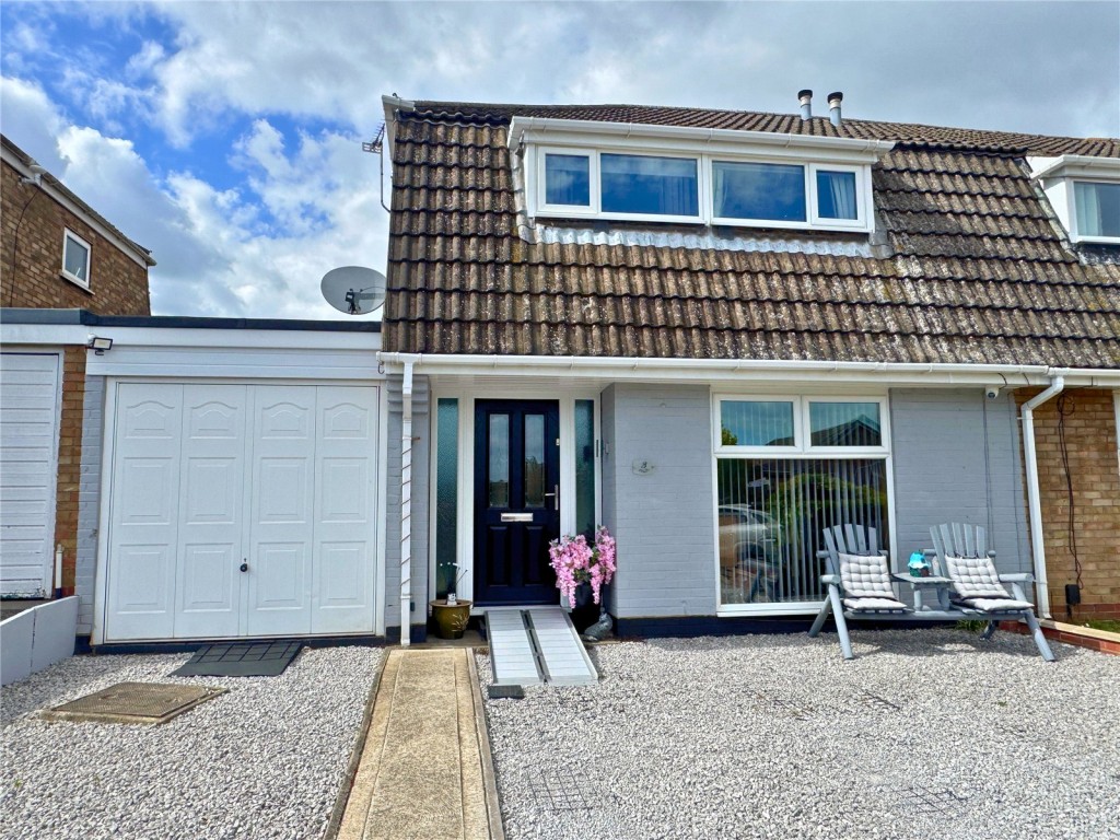 3 bedroom Semi-detached house For Sale