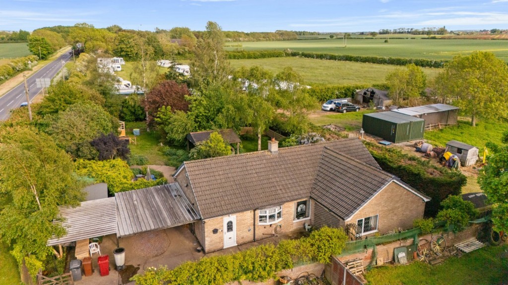 3 bedroom Detached bungalow For Sale