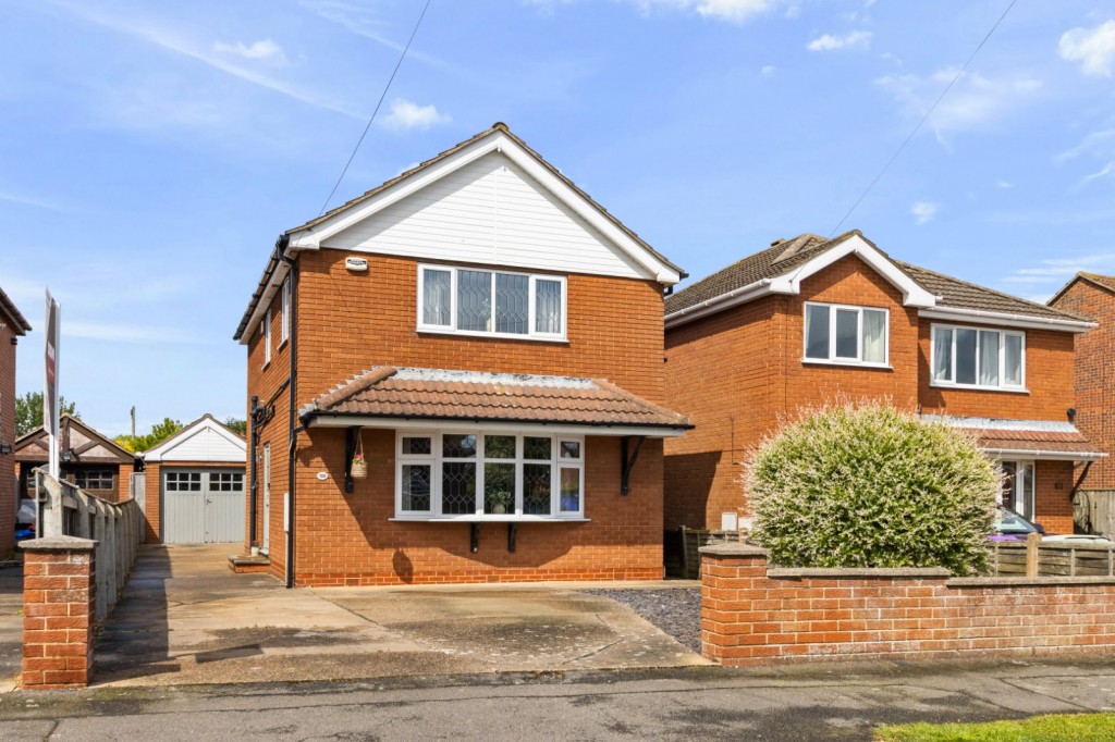 3 bedroom Detached house For Sale