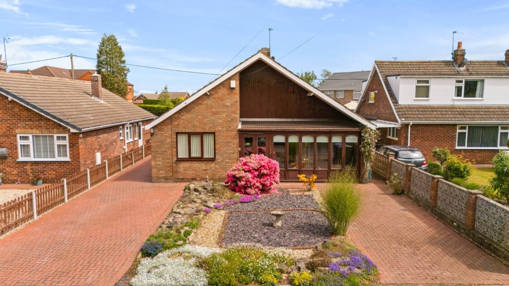 3 bedroom Detached bungalow For Sale