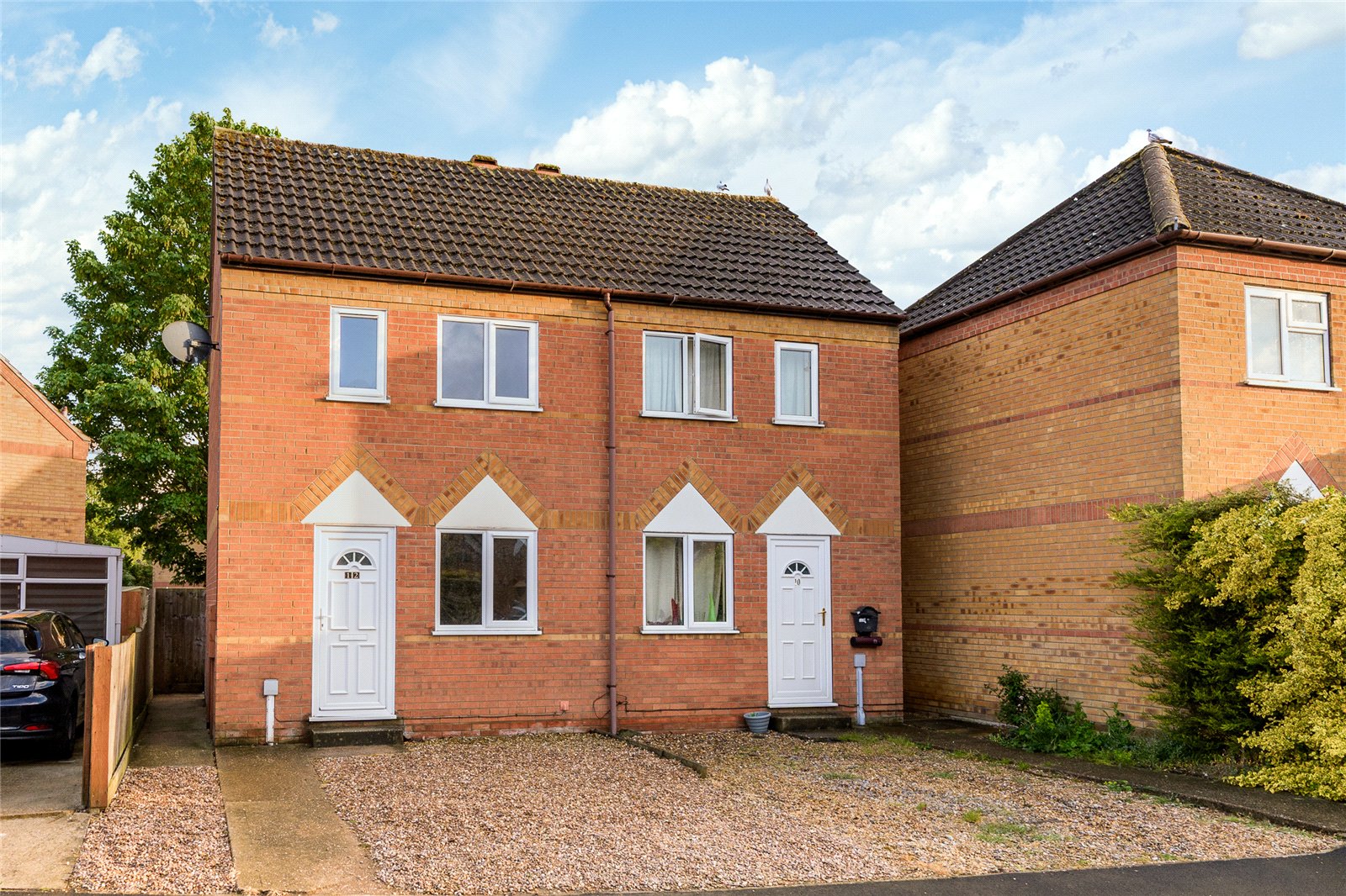 2 bedroom Semi-detached house Under Offer