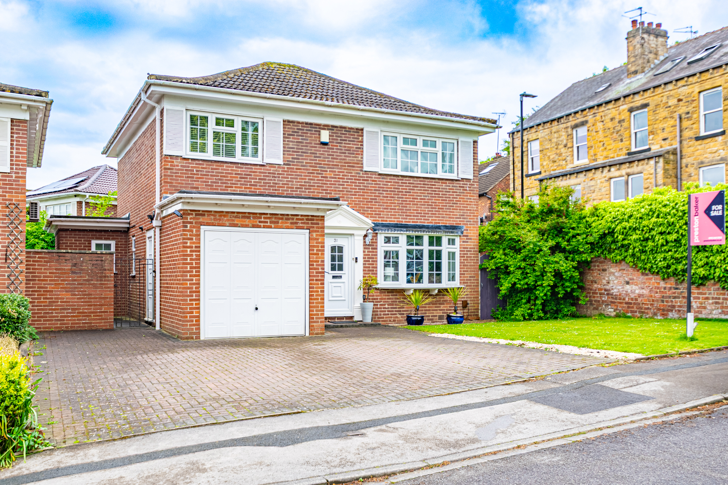 4 bedroom Detached house Under Offer