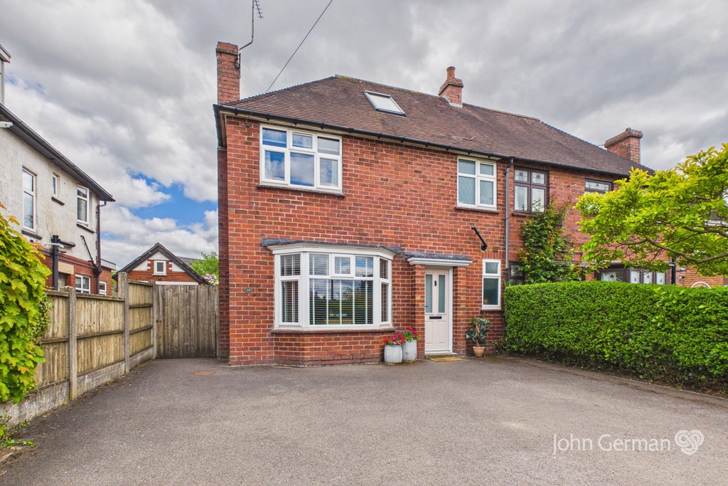 3 bedroom Semi-detached house For Sale