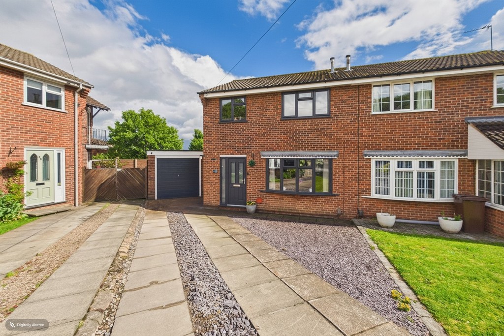3 bedroom Semi-detached house For Sale
