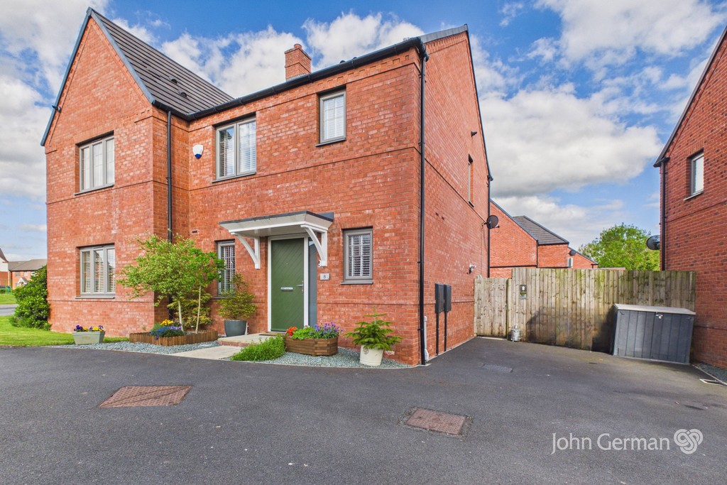 3 bedroom Semi-detached house For Sale