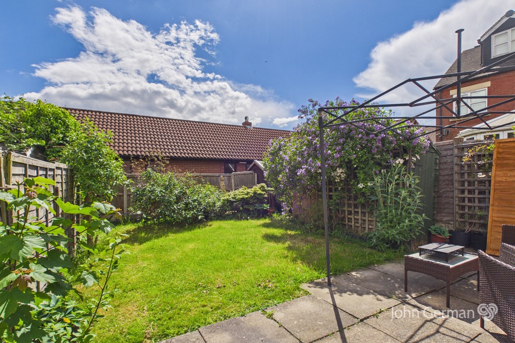 2 bedroom Detached house For Sale
